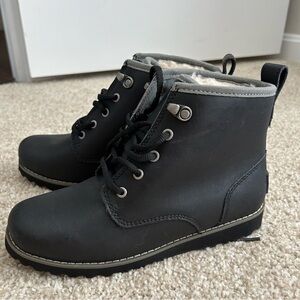 Ugg Maple II 1017191K/BLK Black Kid's Boot size 4